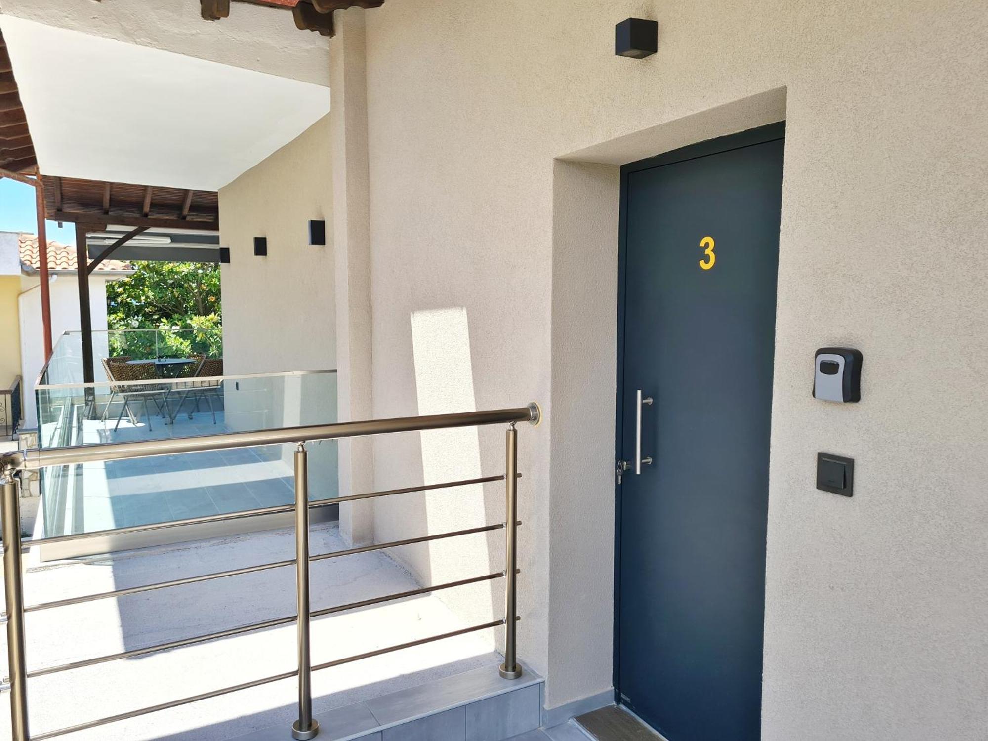 Agnanti-Apartments B Никити Екстериор снимка